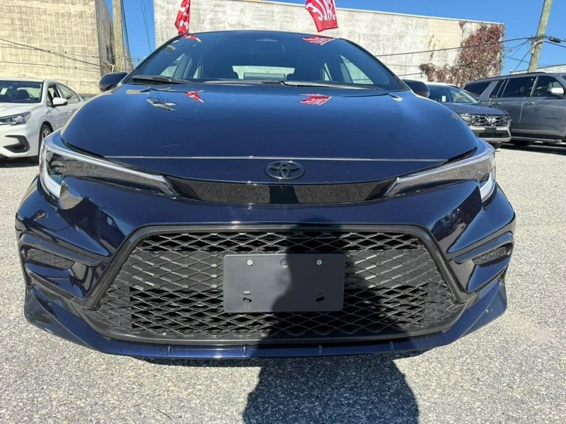 Toyota Corolla Vehicle Full-screen Gallery Image 3