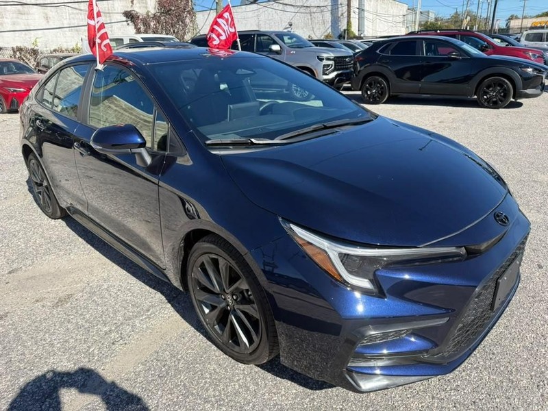 Toyota Corolla Vehicle Full-screen Gallery Image 4