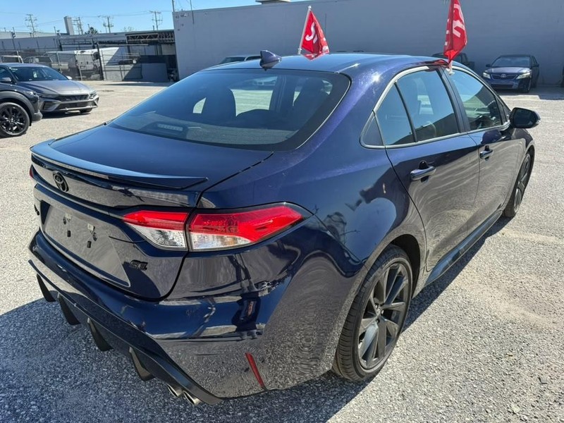 Toyota Corolla Vehicle Full-screen Gallery Image 6