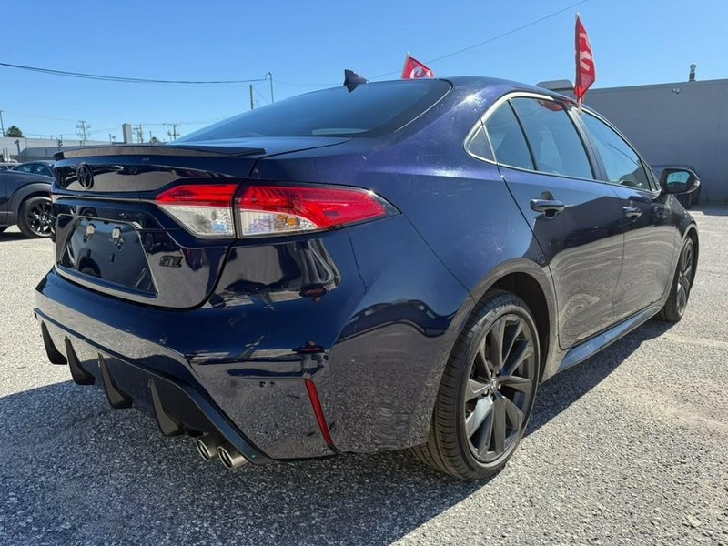 Toyota Corolla Vehicle Full-screen Gallery Image 7