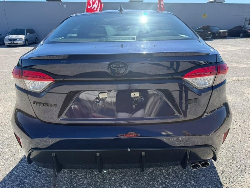 Toyota Corolla Vehicle Full-screen Gallery Image 8