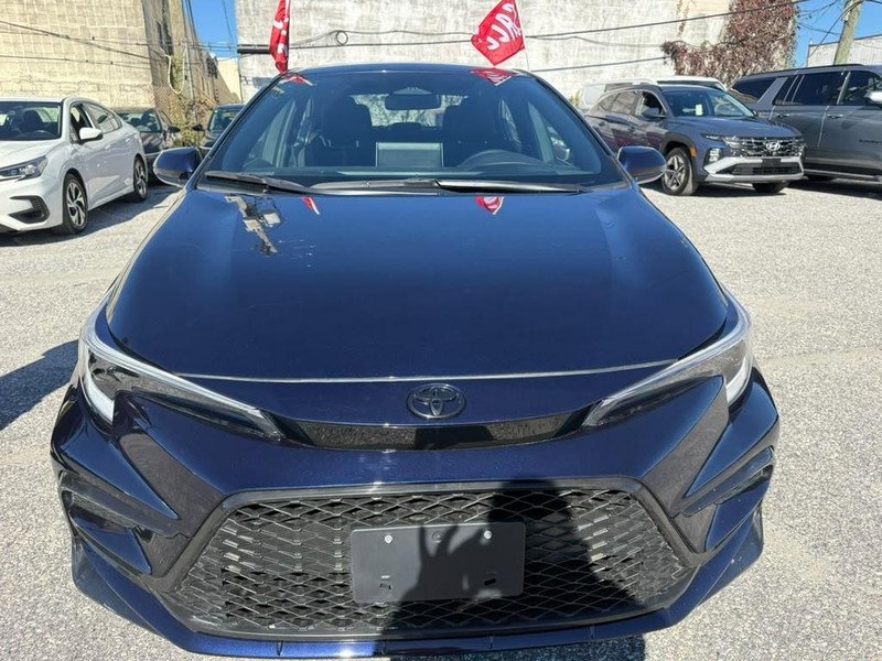 Toyota Corolla Vehicle Full-screen Gallery Image 9