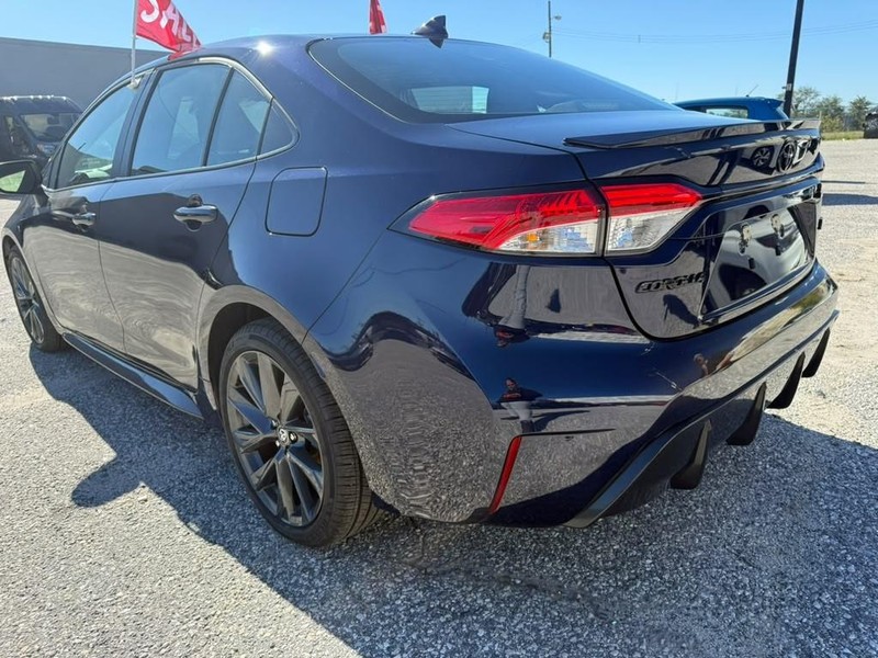 Toyota Corolla Vehicle Full-screen Gallery Image 10