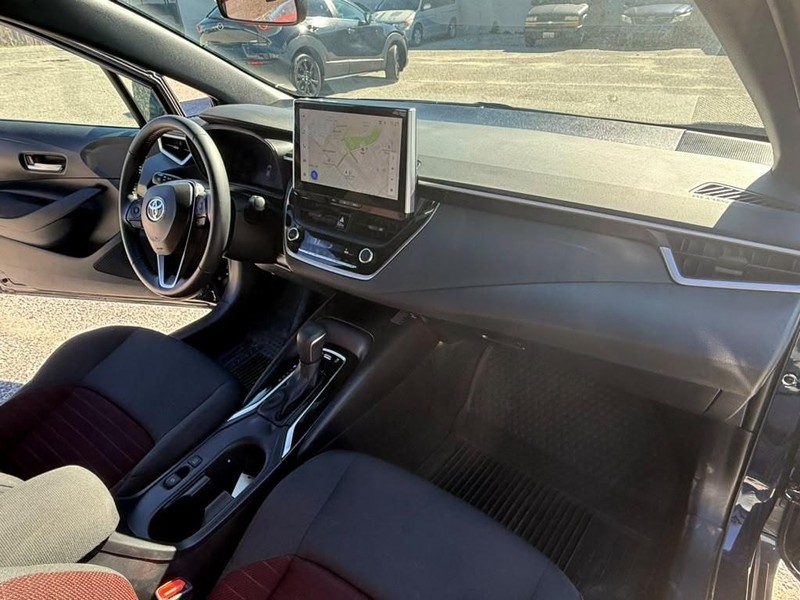 Toyota Corolla Vehicle Full-screen Gallery Image 11