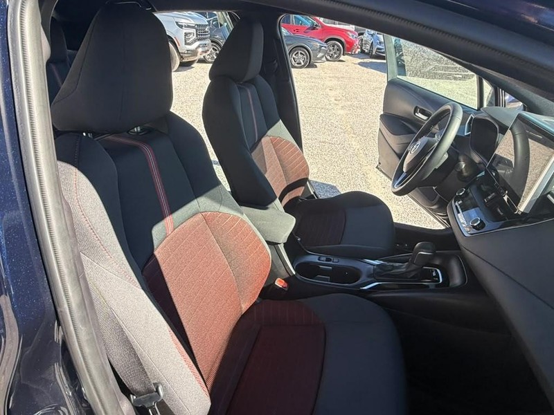 Toyota Corolla Vehicle Full-screen Gallery Image 12