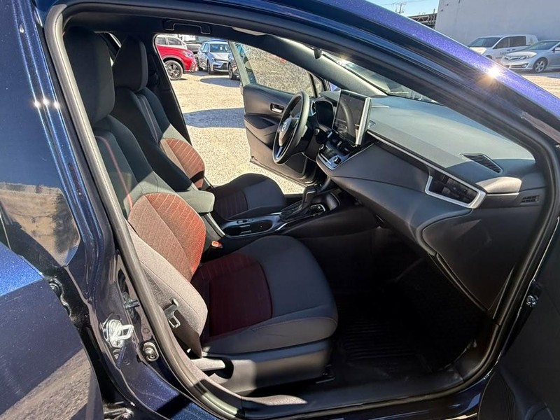 Toyota Corolla Vehicle Full-screen Gallery Image 13