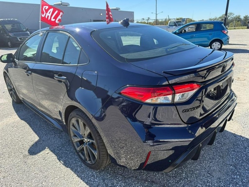 Toyota Corolla Vehicle Full-screen Gallery Image 15