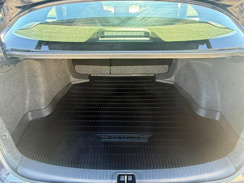 Toyota Corolla Vehicle Full-screen Gallery Image 17