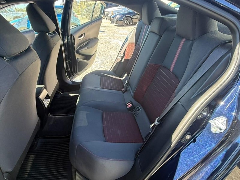 Toyota Corolla Vehicle Full-screen Gallery Image 18