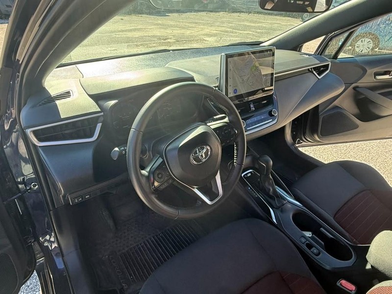 Toyota Corolla Vehicle Full-screen Gallery Image 20