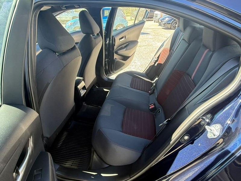 Toyota Corolla Vehicle Full-screen Gallery Image 23