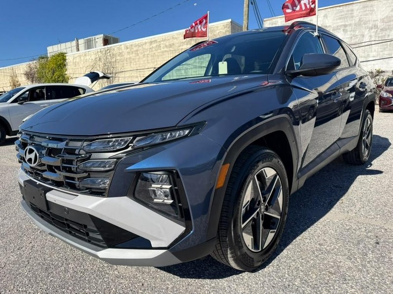Hyundai Tucson Vehicle Full-screen Gallery Image 2