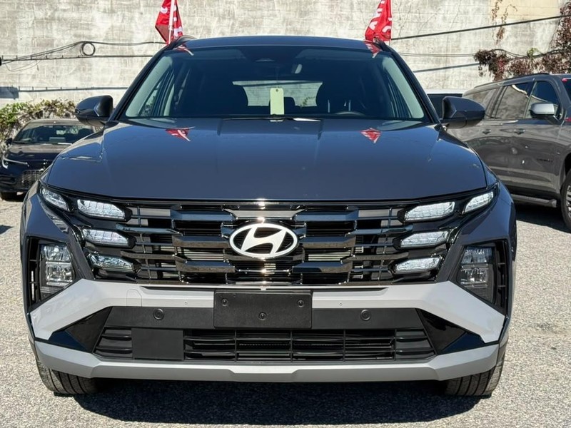 Hyundai Tucson Vehicle Full-screen Gallery Image 4