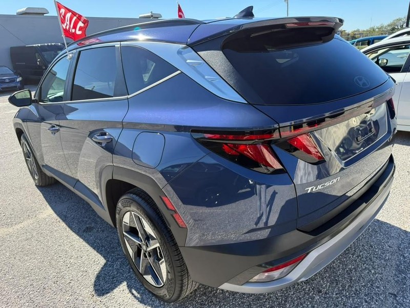 Hyundai Tucson Vehicle Full-screen Gallery Image 10