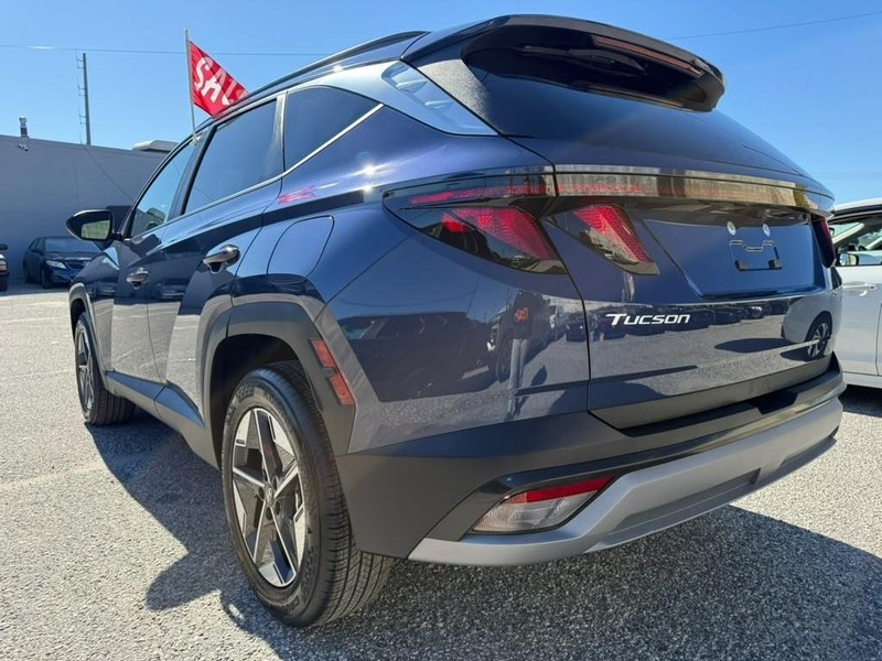 Hyundai Tucson Vehicle Full-screen Gallery Image 11