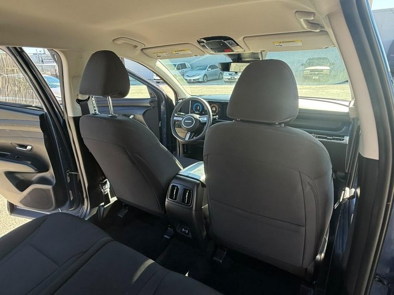 Hyundai Tucson Vehicle Full-screen Gallery Image 14