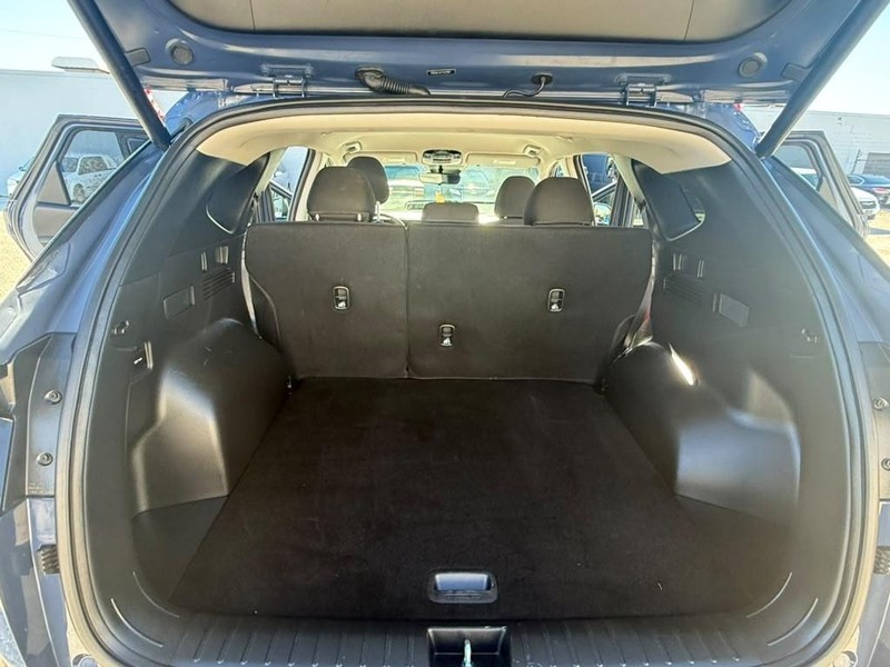 Hyundai Tucson Vehicle Full-screen Gallery Image 16