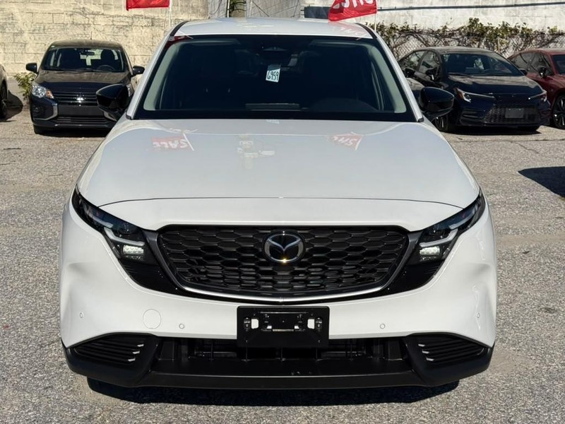Mazda CX-5 Vehicle Full-screen Gallery Image 3