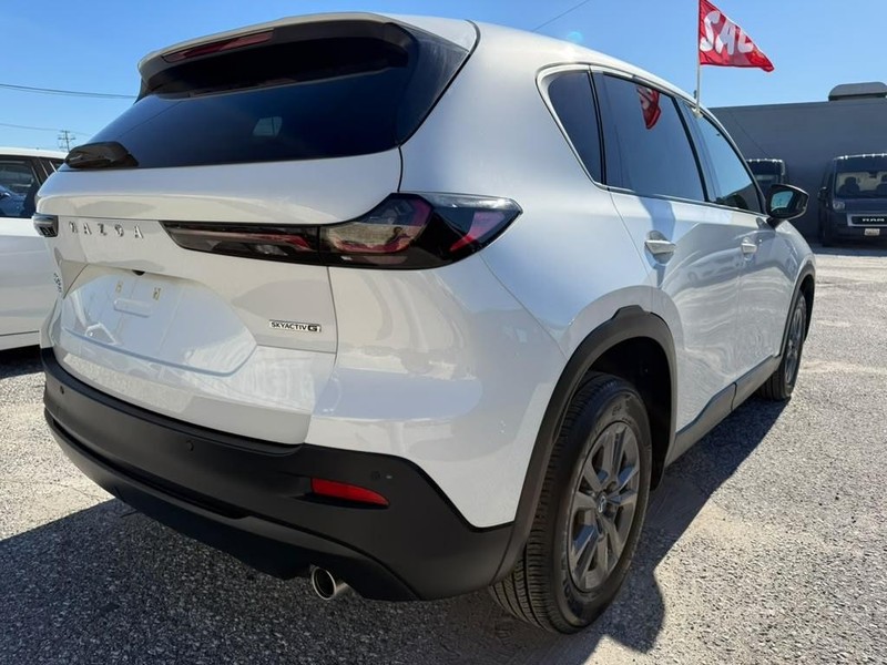 Mazda CX-5 Vehicle Full-screen Gallery Image 8