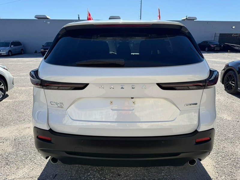 Mazda CX-5 Vehicle Full-screen Gallery Image 9
