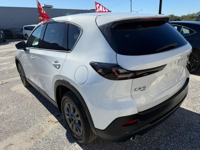 Mazda CX-5 Vehicle Full-screen Gallery Image 10