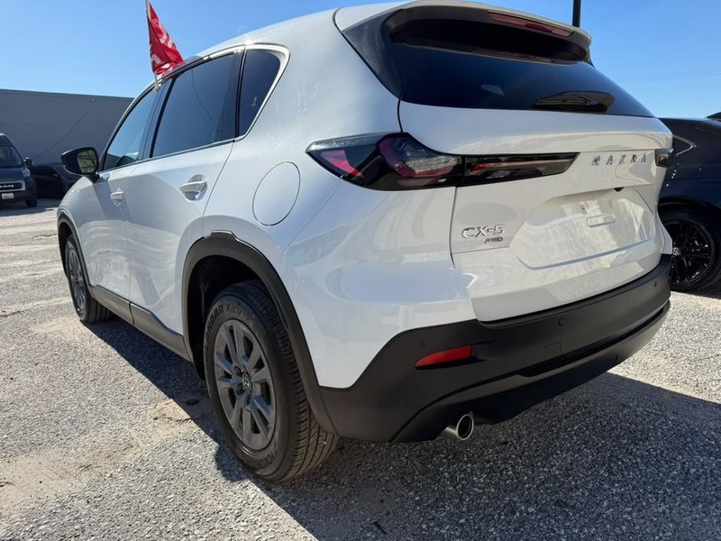 Mazda CX-5 Vehicle Full-screen Gallery Image 11