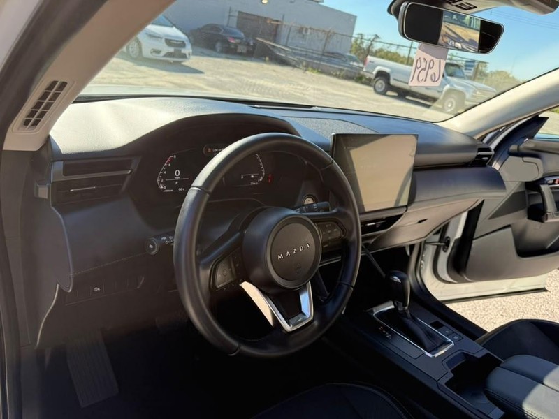 Mazda CX-5 Vehicle Full-screen Gallery Image 12