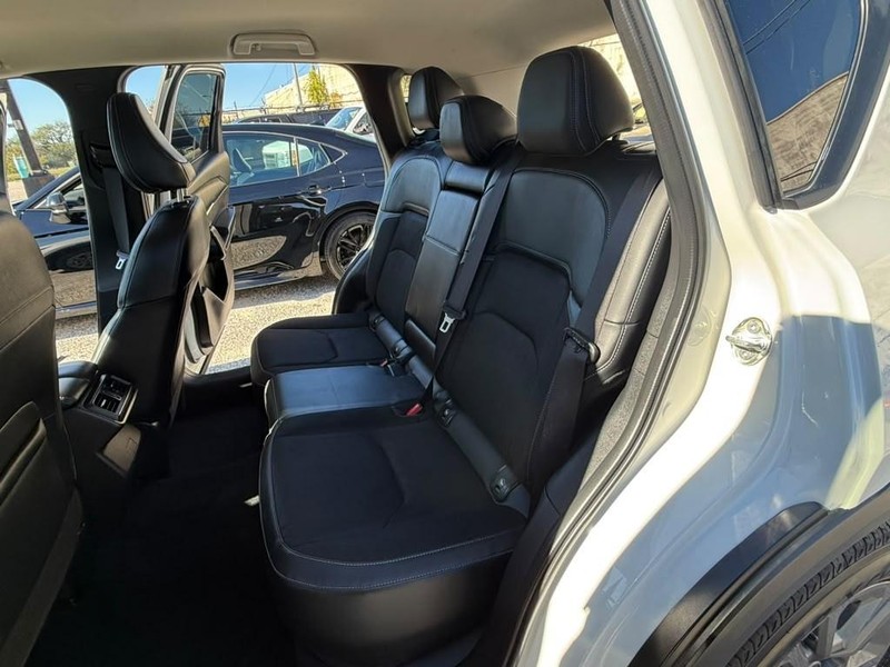 Mazda CX-5 Vehicle Full-screen Gallery Image 13