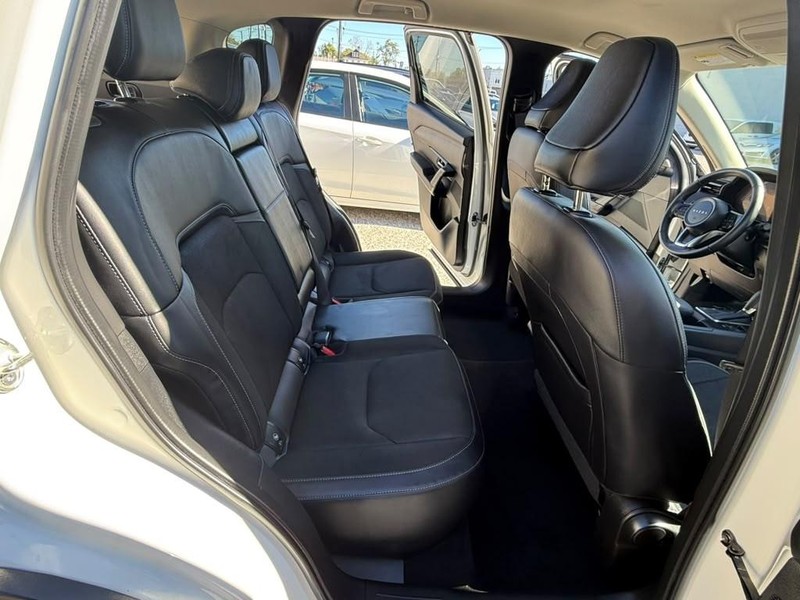 Mazda CX-5 Vehicle Full-screen Gallery Image 15