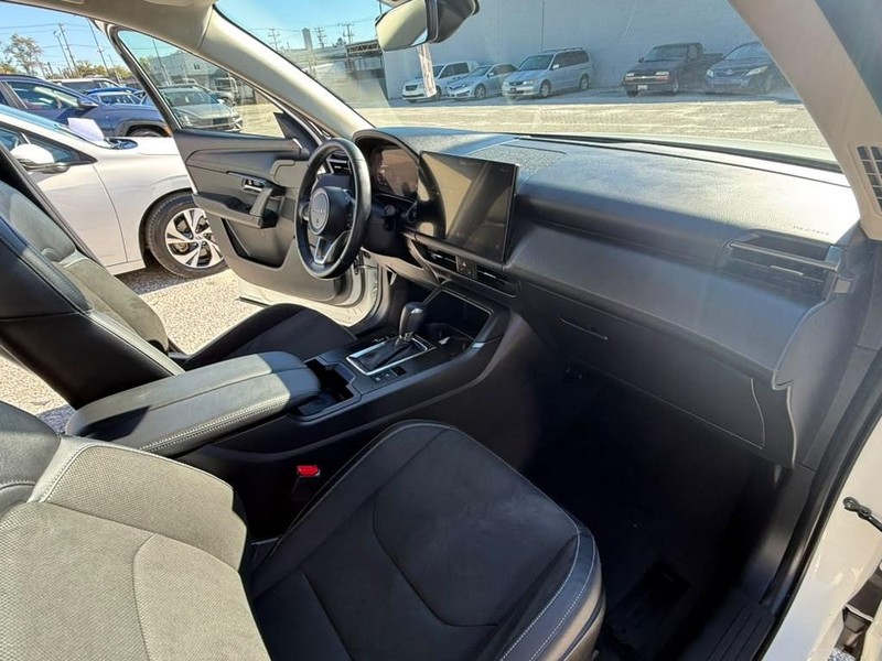 Mazda CX-5 Vehicle Full-screen Gallery Image 17