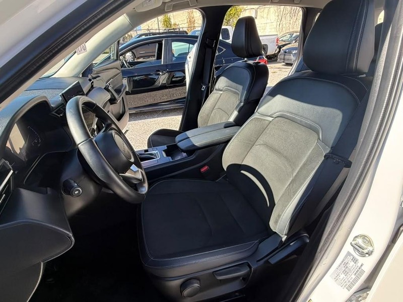 Mazda CX-5 Vehicle Full-screen Gallery Image 18