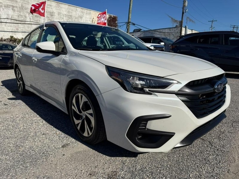 Subaru Legacy Vehicle Full-screen Gallery Image 6