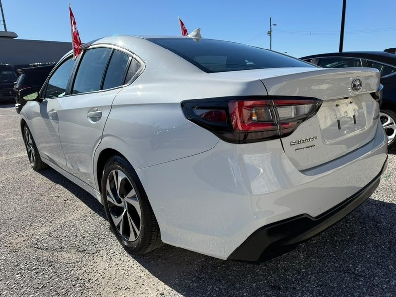 Subaru Legacy Vehicle Full-screen Gallery Image 11