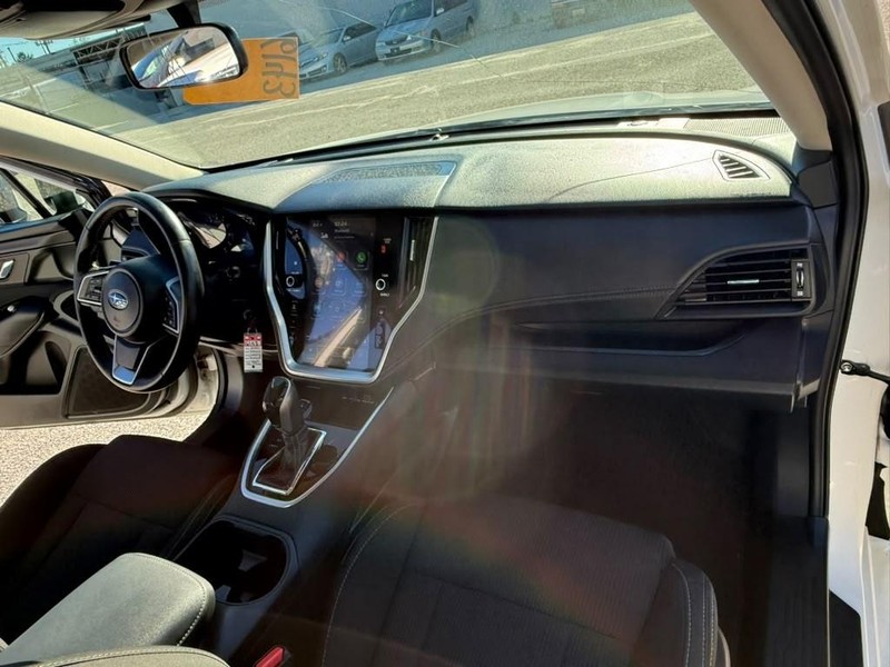 Subaru Legacy Vehicle Full-screen Gallery Image 18