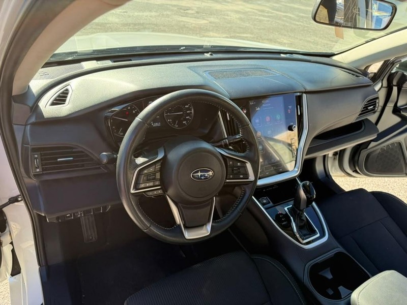 Subaru Legacy Vehicle Full-screen Gallery Image 20