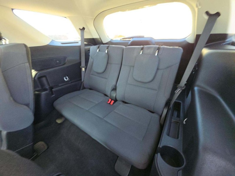 Ford Explorer Vehicle Full-screen Gallery Image 6