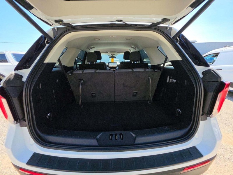 Ford Explorer Vehicle Full-screen Gallery Image 7