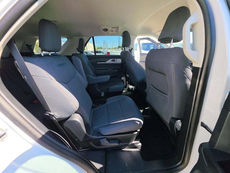 Ford Explorer Vehicle Full-screen Gallery Image 8