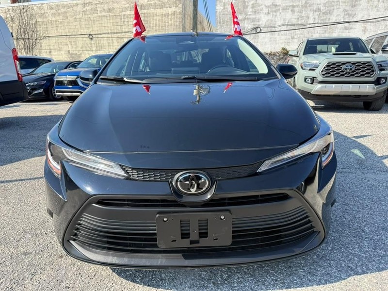 Toyota Corolla Vehicle Full-screen Gallery Image 3