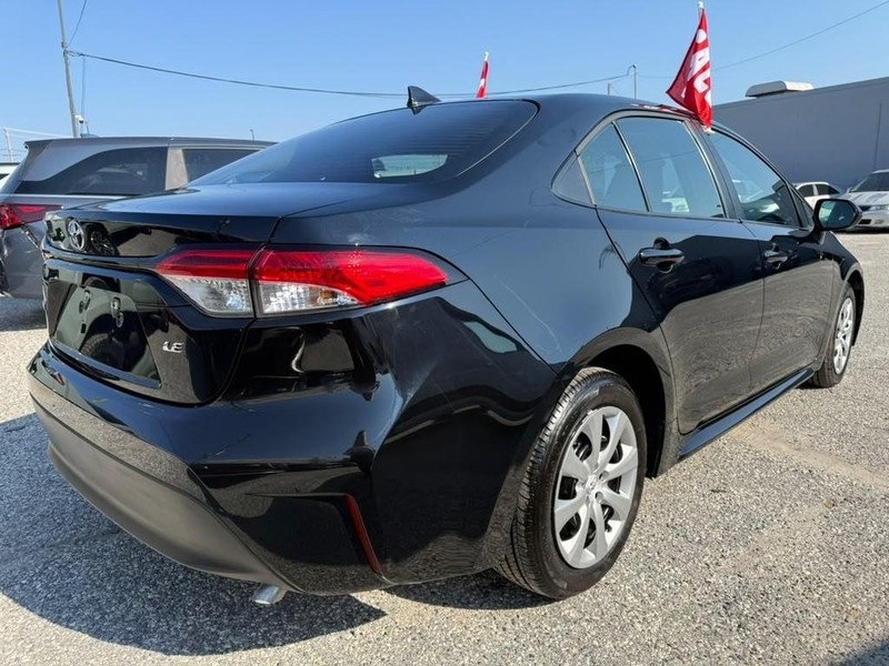 Toyota Corolla Vehicle Full-screen Gallery Image 5