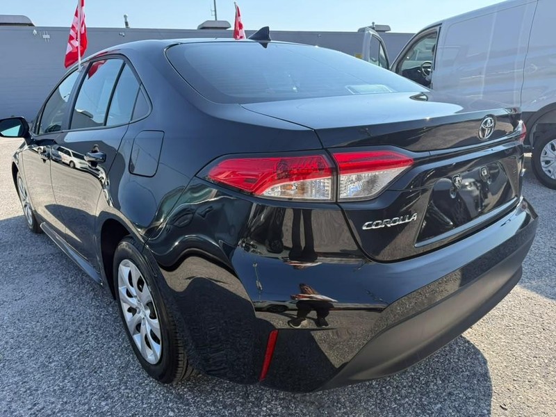 Toyota Corolla Vehicle Full-screen Gallery Image 7