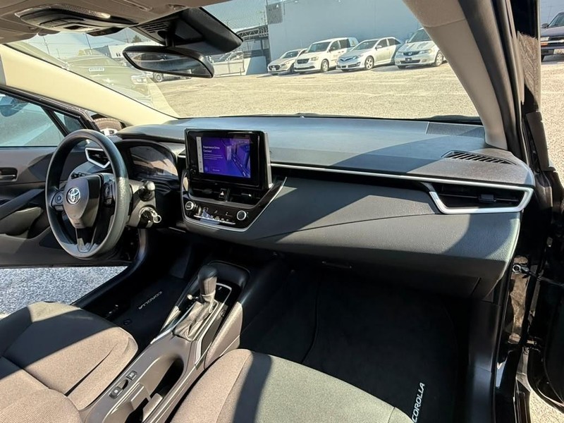 Toyota Corolla Vehicle Full-screen Gallery Image 8