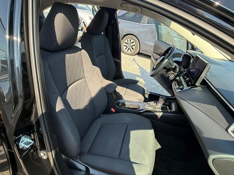 Toyota Corolla Vehicle Full-screen Gallery Image 9