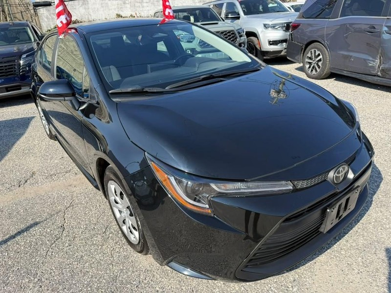 Toyota Corolla Vehicle Full-screen Gallery Image 10