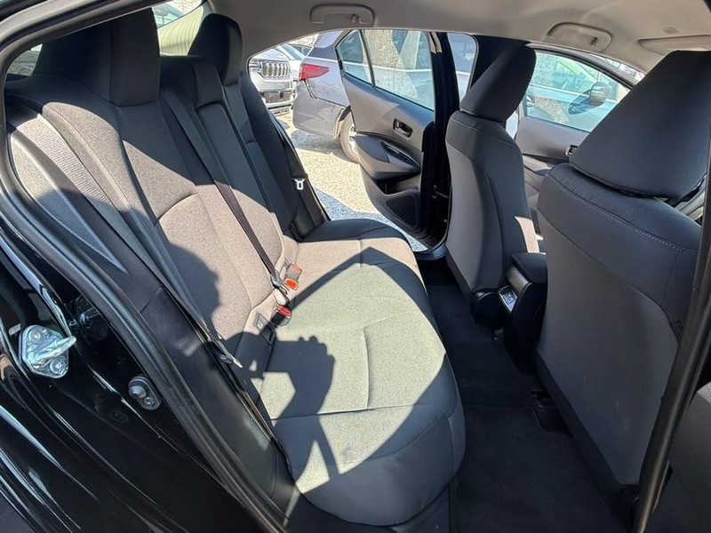 Toyota Corolla Vehicle Full-screen Gallery Image 11
