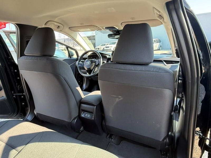 Toyota Corolla Vehicle Full-screen Gallery Image 12