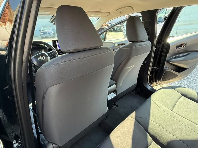 Toyota Corolla Vehicle Full-screen Gallery Image 13