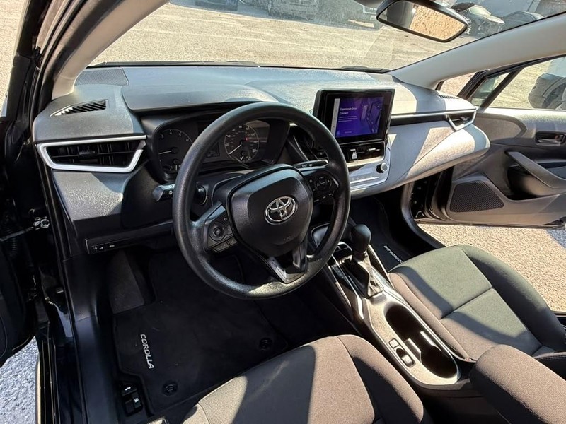 Toyota Corolla Vehicle Full-screen Gallery Image 15