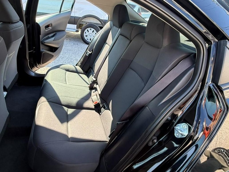 Toyota Corolla Vehicle Full-screen Gallery Image 17