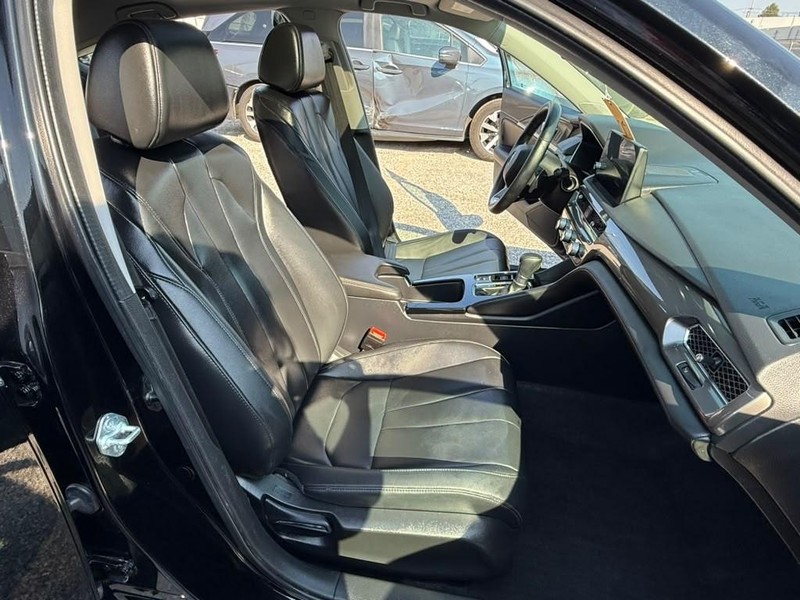 Acura Integra Vehicle Full-screen Gallery Image 8
